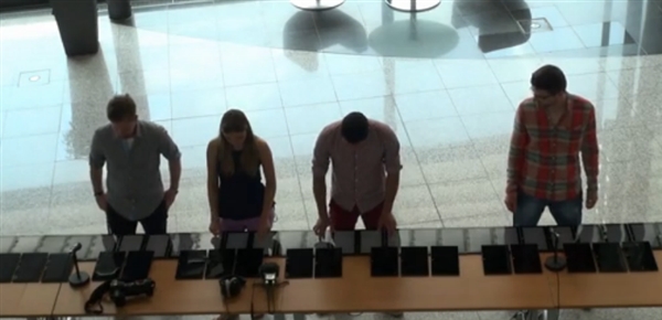 世界上最大的钢琴：88台Surface组成