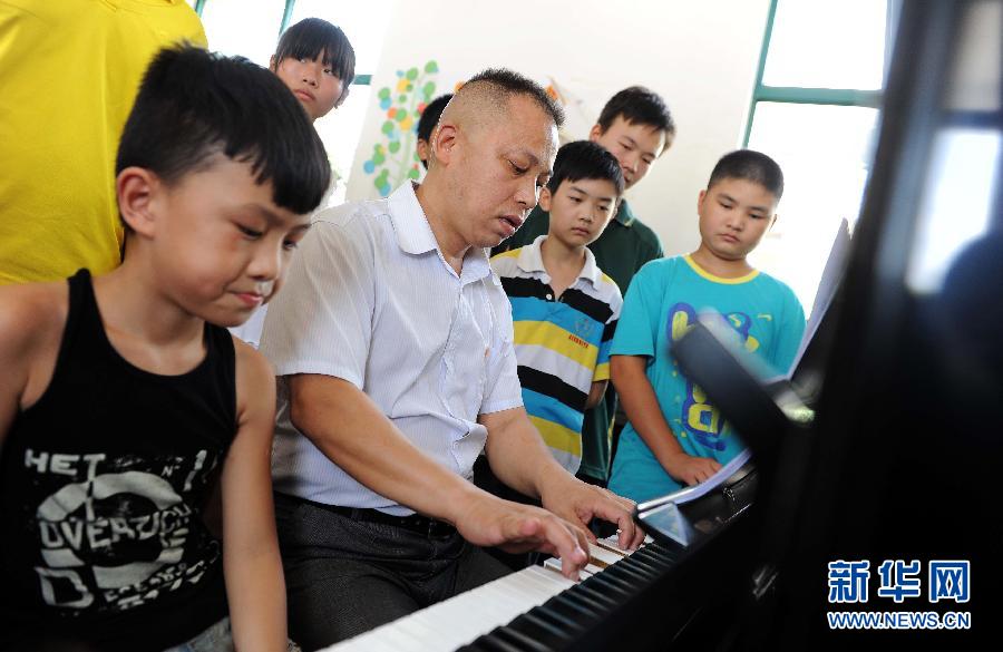 #（社会）（1）音乐教授与农村娃的钢琴情缘