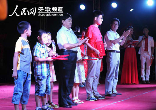 “映山红杯”全省二胡大赛颁奖晚会在岳西县举行