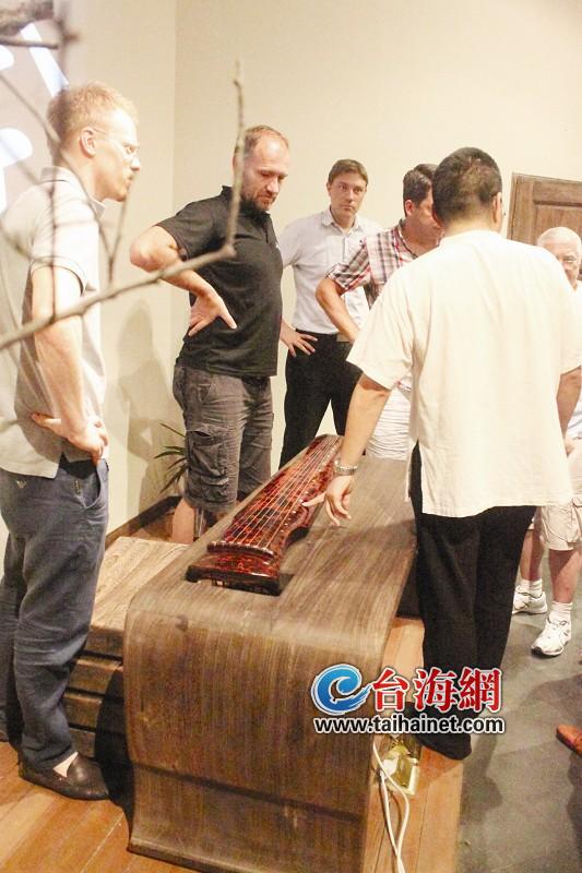 古琴雅集吸引外国友人