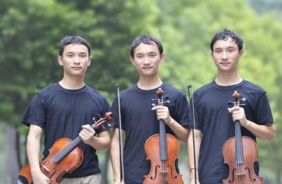成都电子科技大学学习的三胞胎兄弟