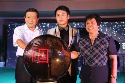 钢琴家汪洋现身昌黎 用音乐推广葡萄酒文化