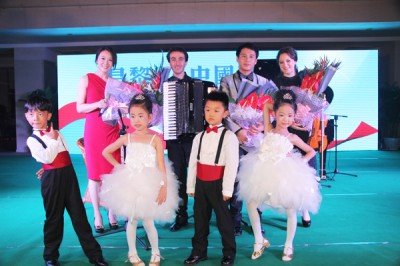 钢琴家汪洋现身昌黎 用音乐推广葡萄酒文化