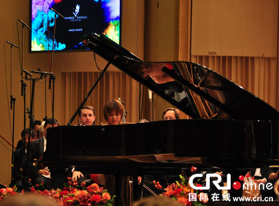 聆听著名钢琴家王羽佳&mdash;&mdash;强有力的&ldquo;柔板&rdquo;(图)