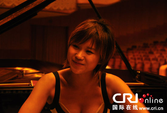 聆听著名钢琴家王羽佳&mdash;&mdash;强有力的&ldquo;柔板&rdquo;(图)