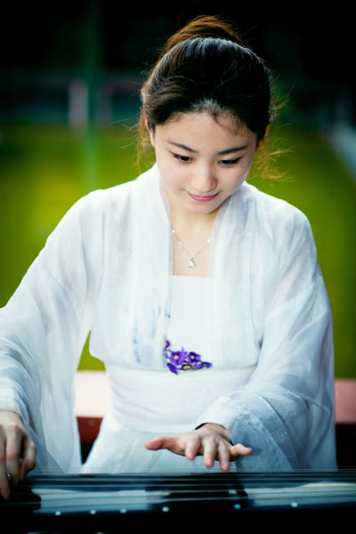 路宁古琴演奏家