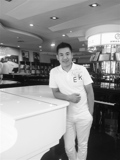 人物名片 姓名：陈辛革 祖籍：安徽五河 出生年月：1973年 创业时间：2003年 企业及职务：温州艺家琴行有限公司总经理