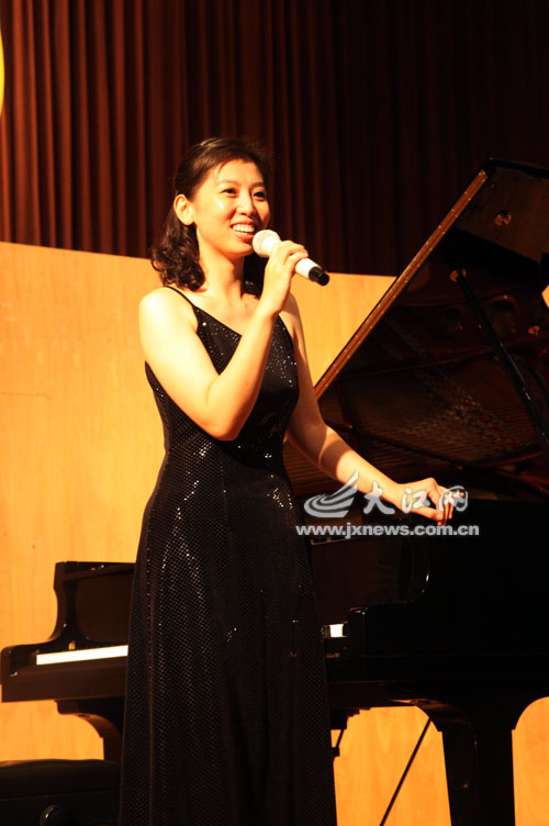 华裔钢琴家韩卉菁献上钢琴独奏音乐会