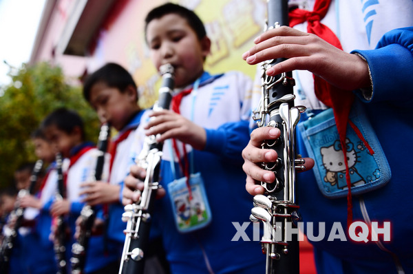 “温暖之旅、爱心音乐”乐器发放及汇报演出在玉井巷小学举行