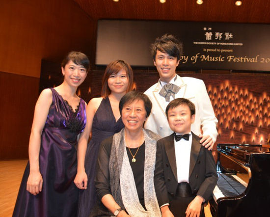 黄懿伦教授学生钢琴演奏会 香港大会堂精彩绽放