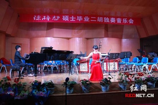 （陈梓劼演奏《江河云梦》）