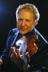 敏茨近影。　（资料）