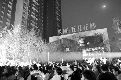 自2013年入市以来，永威&middot;五月花城就深受市场追捧，客户不仅仅是对郑东龙子湖区域的前景期待，更是对永威匠造品质的信赖与欣赏。