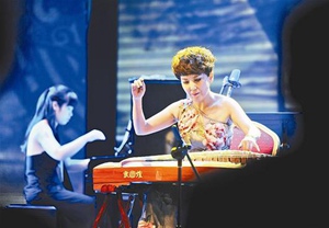 东湖音乐会迎第六场 古筝与钢琴碰撞火花