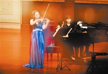 王惠小提琴独奏音乐会上演