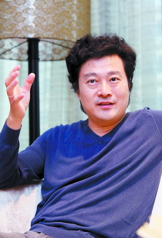 小提琴家吕思清接受晨报专访。