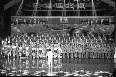 将军后代合唱团、芳草地国际学校富力分校&ldquo;心之旋&rdquo;合唱团、巴塘天籁童声合唱团同台演出。
