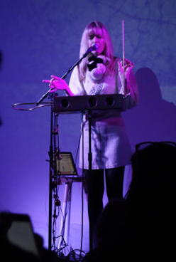 趣科技：你所不知道的世界上第一台电子乐器