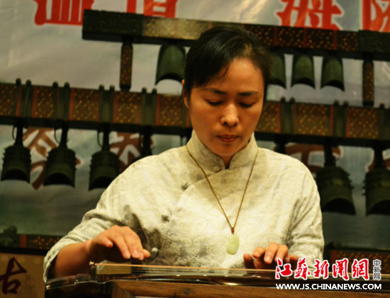 扬泰艺术家聚凤城河景区联办古琴古乐音乐会