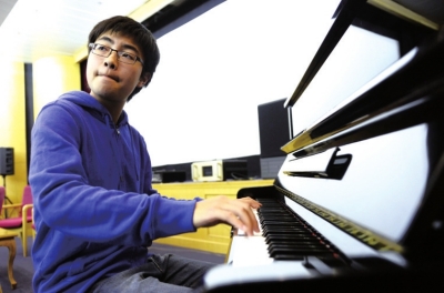 14岁爵士钢琴新星阿布举办音乐会