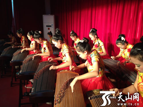 呼图壁县&ldquo;流韵飞乐&rdquo;古筝演奏音乐会开幕
