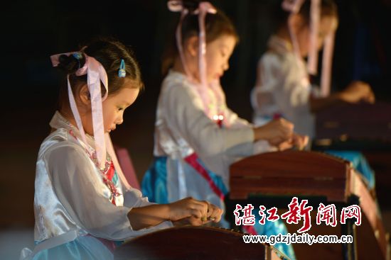 丰富文化生活的文艺晚会