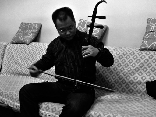 有机塑料替蟒皮 鹤壁教师改装二胡获国家专利