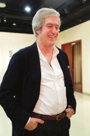 在曼努埃尔&middot;瓦伦西亚看来，音乐和绘画就像生活的配料，缺一不可。