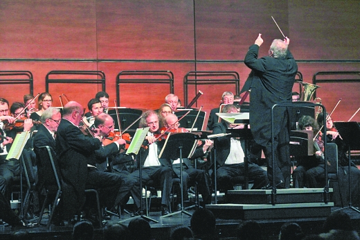 德国柏林交响乐团在重庆大剧院奏响新年音乐会。重庆晨报记者 高科 摄