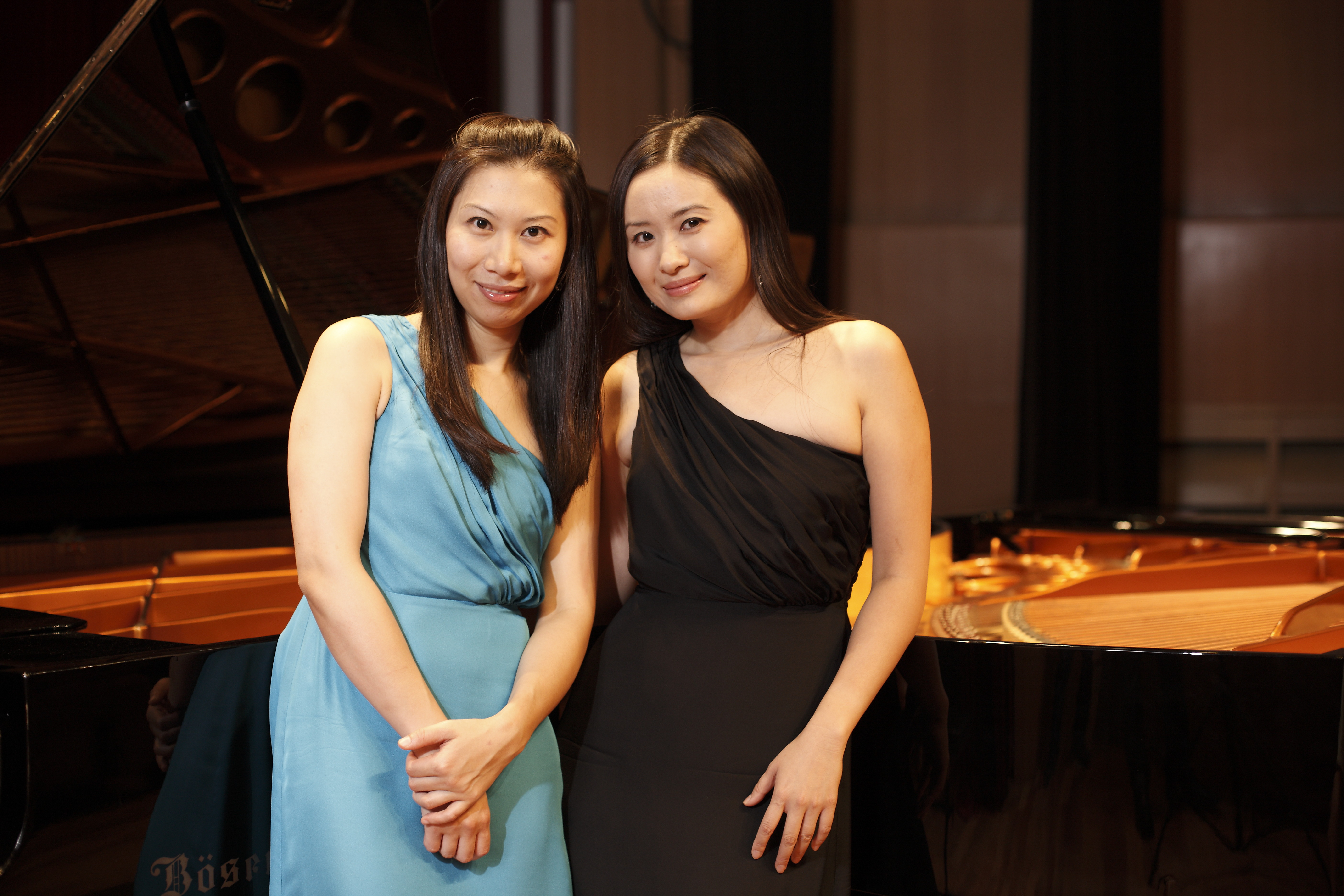 华裔美女双钢琴四手联弹 2月5日惊艳岛城