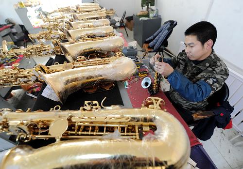 河北安次：洋乐器带动农民就业