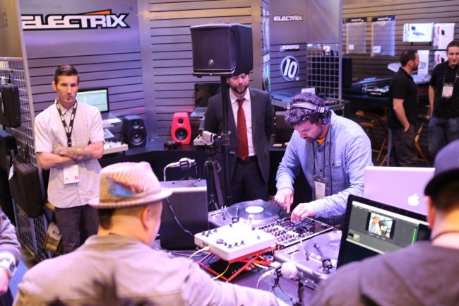 来欣赏年度盛会盛事“2014 NAMM乐器展览会”