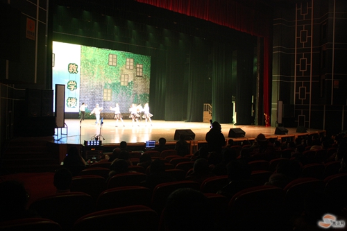 15日晚励志音乐剧《桌的琴》在萧山剧院上演