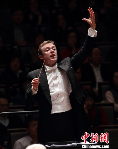 伦敦交响乐团将携手钢琴才女王羽佳共奏古典音乐