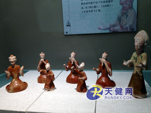 汉代的相和歌陶俑。