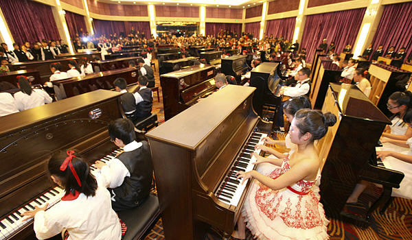 中国要警惕“钢琴大跃进”