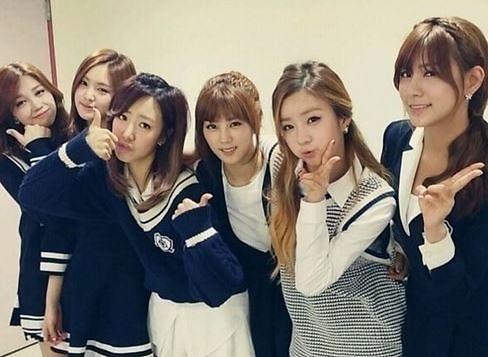 Apink获音乐节目冠军 发自拍照感谢粉丝