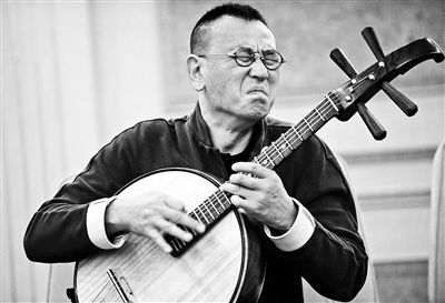 琴痴冯满天 磨尽积尘始见金