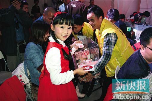 徐可馨在爱心公益现场。受访者供图