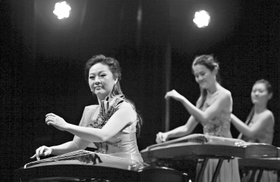 高雁古筝独奏音乐会   记者刘洪洋 摄