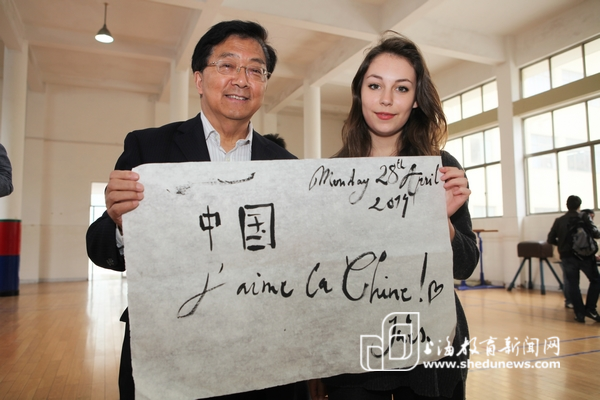 法国中学生来沪交流 写书法弹古筝