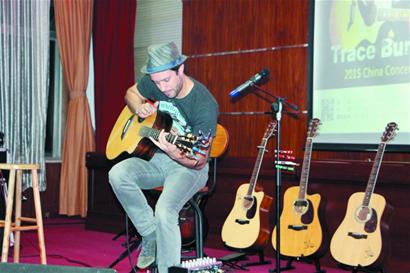 即墨12岁少女弹出国际大奖 美吉他大师来青切磋