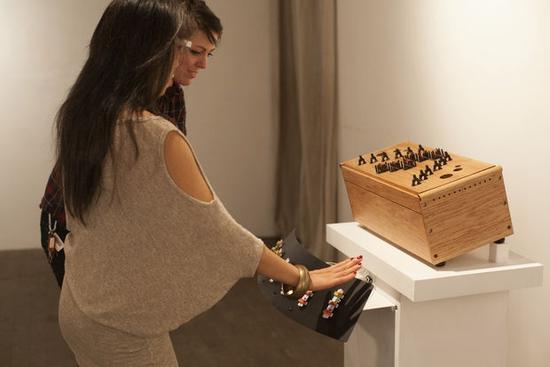 怎样做到不触碰乐器也能弹琴