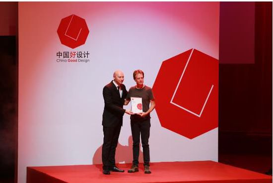 FIND智能钢琴荣获两项红点设计大奖（图）