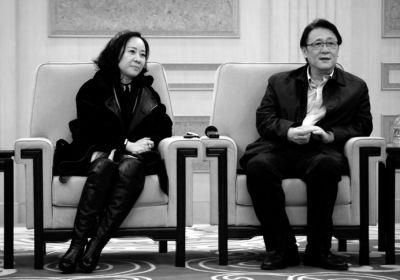 谭利华右、张立萍出席媒体见面会。京华时报记者王俭摄