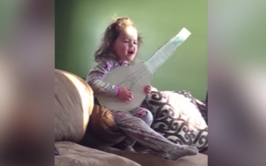 6岁女孩翻唱阿黛尔新作,感情拿捏到位吸引700万次观看