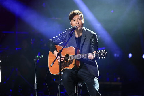 许志安吉他弹唱Beyond经典,再次唱哭林忆莲