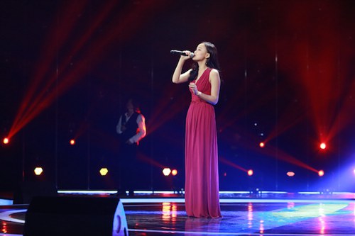 歌手黄龄演唱《黄浦江边的朱丽叶》