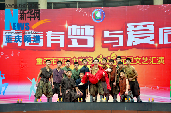 校园文艺活动庆元旦 古筝单簧管PK歌曲串烧