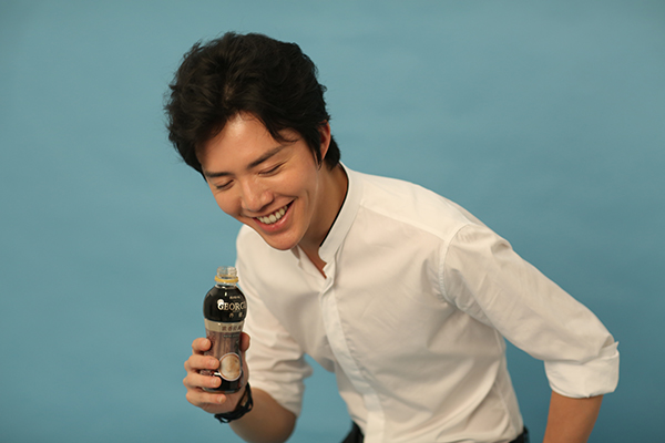 钢琴配咖啡演绎高贵优雅 李云迪代言乔雅咖啡